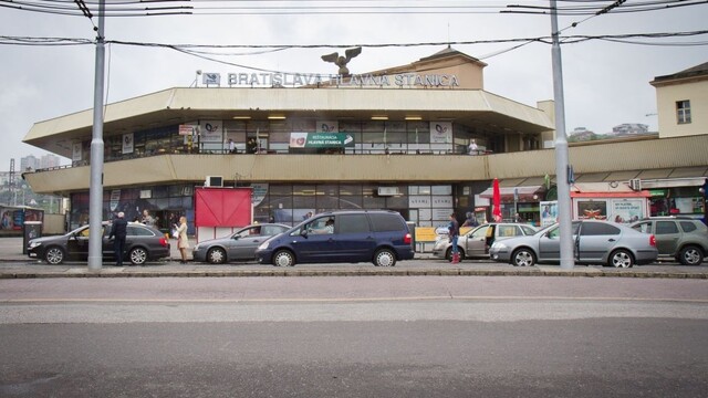 Bratislava hlavná stanica vlak ilustračné 1140px (SITA/Ľudovít Vaniher)